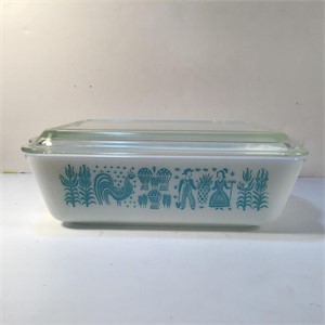 LARGE AMISH PYREX FREEZER JAR CHIP ON LID