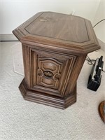 PAIR OF END TABLES - 20X26X19"