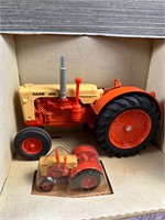 Ertl 1/16 2pc Case 600 Tractor Of The Past