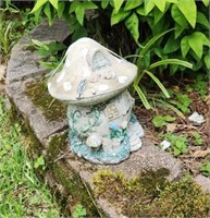 9" resin mushroom