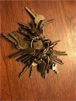 Large lot of vintage keys