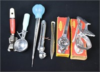 Assorted Vintage Kitchen Gadgets