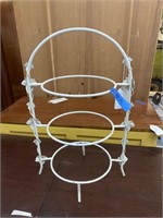 Metal tiered plate stand
