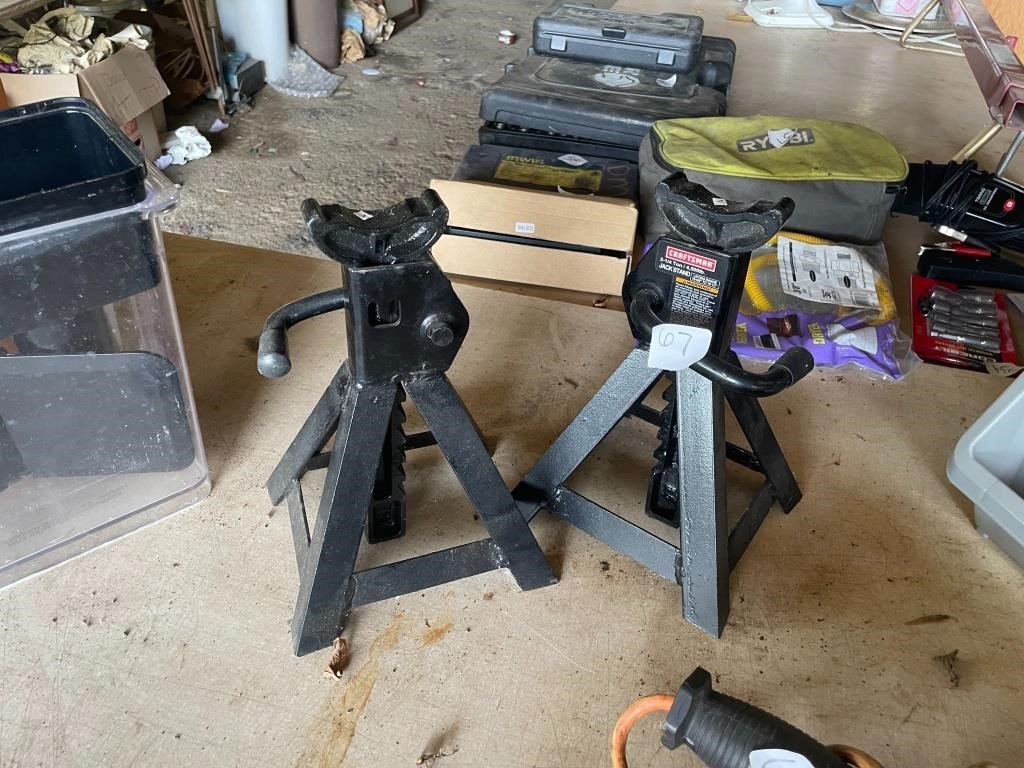 2 jack stands