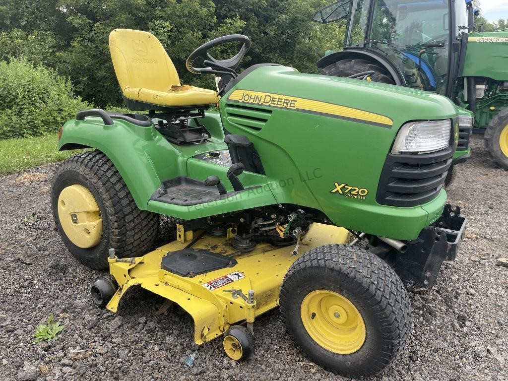 2010 John Deere X720 Lawn Mower