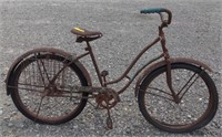 (CC) Vintage Rusted Mainliner Bicycle