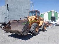 1987 Case W20C Loader w/Bucket and Hay Forks
