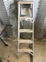 ALUMINUM STEP LADDER