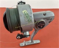 Vtg Daiwa 8700 3- ball bearing fishing reel