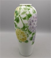A Japanese Porcelain Vase by Makuzu Kozan Meiji Ea