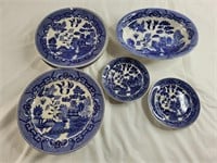 Vintage blue willow made in Japan plate sets