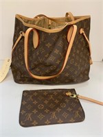 Police Auction:  Louis Vuitton Bag