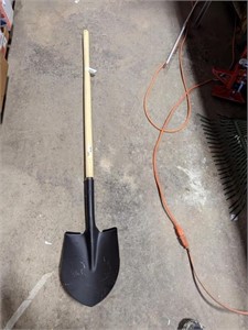 Round Tip Shovel - Wood Handle