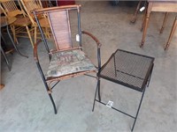 Outdoor / Patio Chair w/ Metal Table