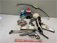 MIXED LOT OF CHILDERNS VINTAGE TOYS INCL GUN