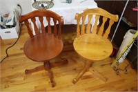 2 Swivel Chairs