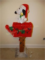 Outdoor lighted and animated snoopy mail box 4'h