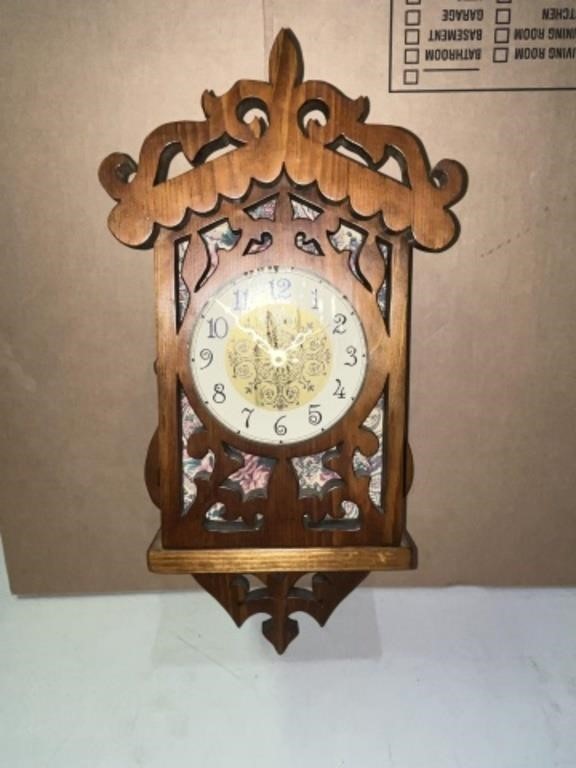 SOLID WOOD BATTERY OPERATED CLOCK