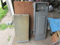 2 ELECTRICAL BOXES PLANELS