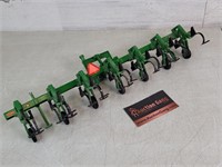 ERTL John Deere Toll Bar Cultivator 1:16 Scale