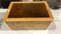 Fancy inlaid cigar humidor, with five like new