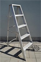 4' 8" Aluminium Ladder