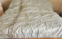F - QUEEN SIZE COVERLET (R25)