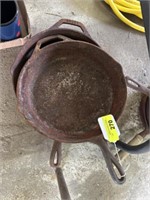 2 cast iron skillets - 11"