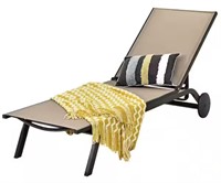 Retail$380 Outdoor Patio Lounge Chair
