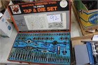 VTG BUFFALO 75 PIECE TAP AND DIE SET