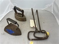 4 pc, 2 hay hooks and 2 metal irons