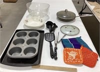 Muffin tins w/ bowls, pan w/ lid & pot holders