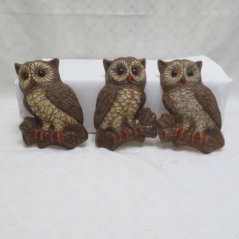 Owl Wall Décor - Molded Resin 1970's - Vintage