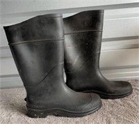 1-Pair of Servus Rubber Boots