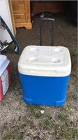 RUBBERMAID COOLER AND IGLOO ICE CUBE COOLER