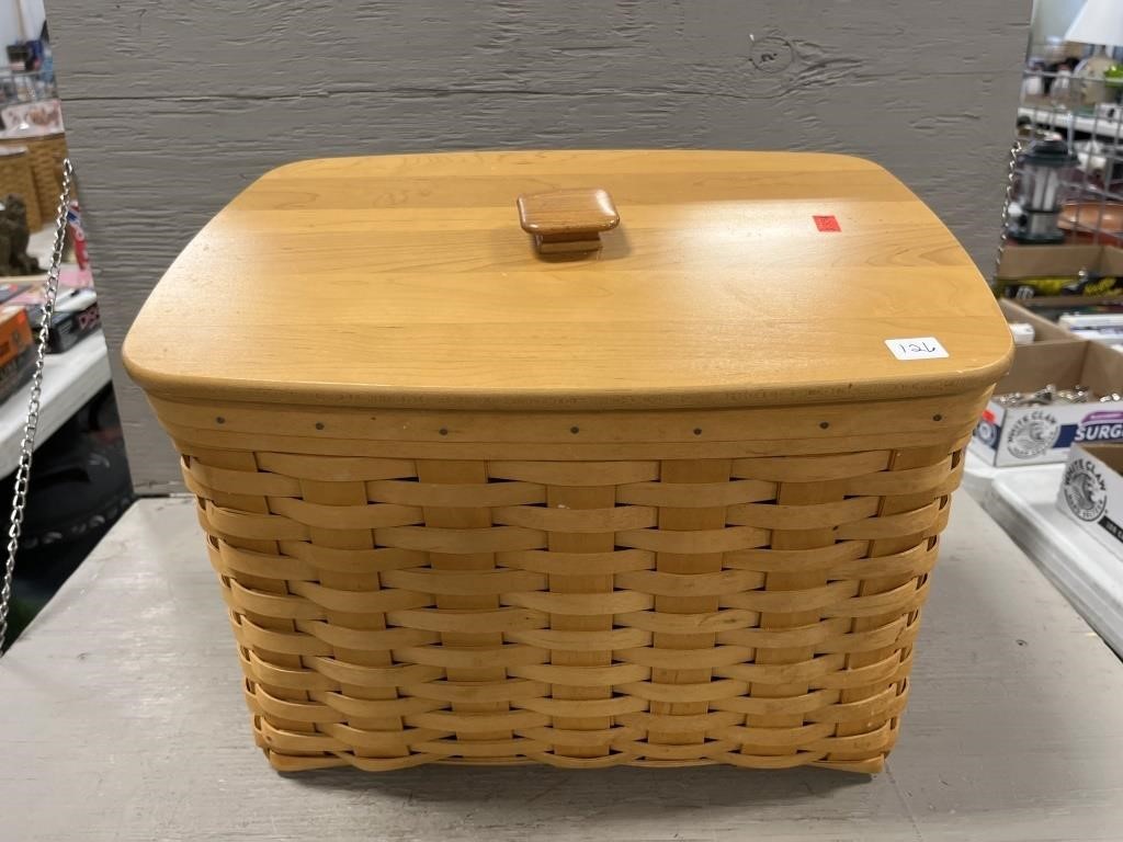 (1) Longaberger Basket w/Lid