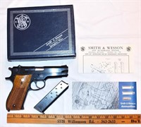 * S & W MOD 39-2 9MM PISTOL - SHOWS LIKE NEW