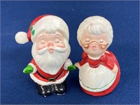 Vintage Lefton Mr. and Mrs. Claus kissing salt &