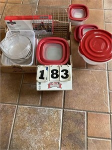 Rubbermaid container w/ lids