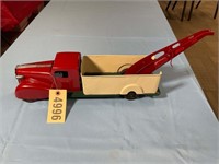 VINTAGE METAL TOY TOW TRUCK 23 IN. LONG