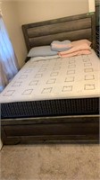 Queen Bed, Head, Foot Boards, Frame (pillows,