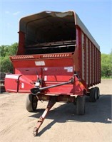 H&S 20Ft Forage Box on H&S 28,000Lbs Running