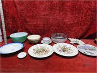 Pyrex mixing bowl & misc. dishes.