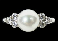 Sterling silver 7.5mm pearl ring with round cut