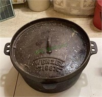 Wenzel cast iron stew pot with lid 5 inches