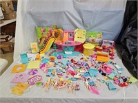 Polly Pocket Shopping Mall, Dolls and Accessories