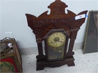 Antique Seth Thomas clock w/ key