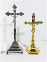 2 crucifix sur base, dont 1 made in Germany