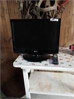 2 WORKING FLAT SCREEN TV'S, ONE W/REMOTE