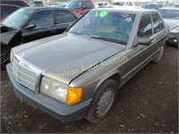 1987 Mercedes 190 WDBDA28D7HF320876 Gray